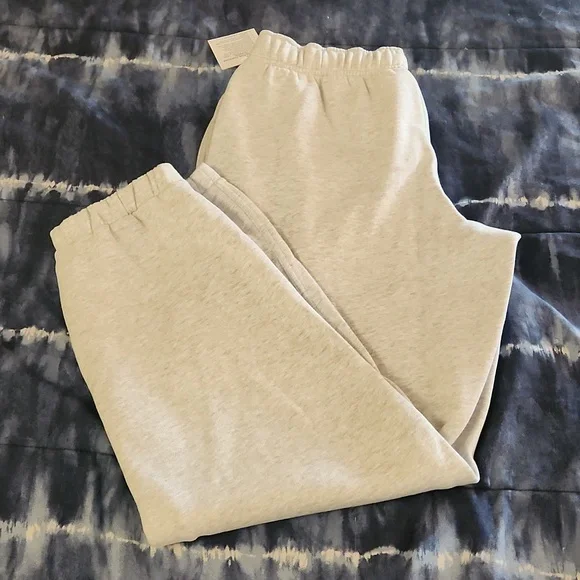 Scuba Mid Rise Oversized Jogger *Graphic - Picture 3 of 9